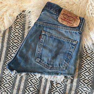 Women’s Distressed Levi’s Shorts